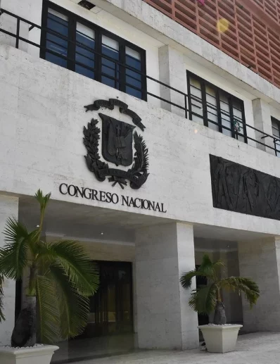 Congreso recibe hoy a representantes del TSE y JCE .