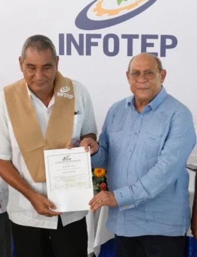 Rafael Santos durante el acto del plan de capacitación.