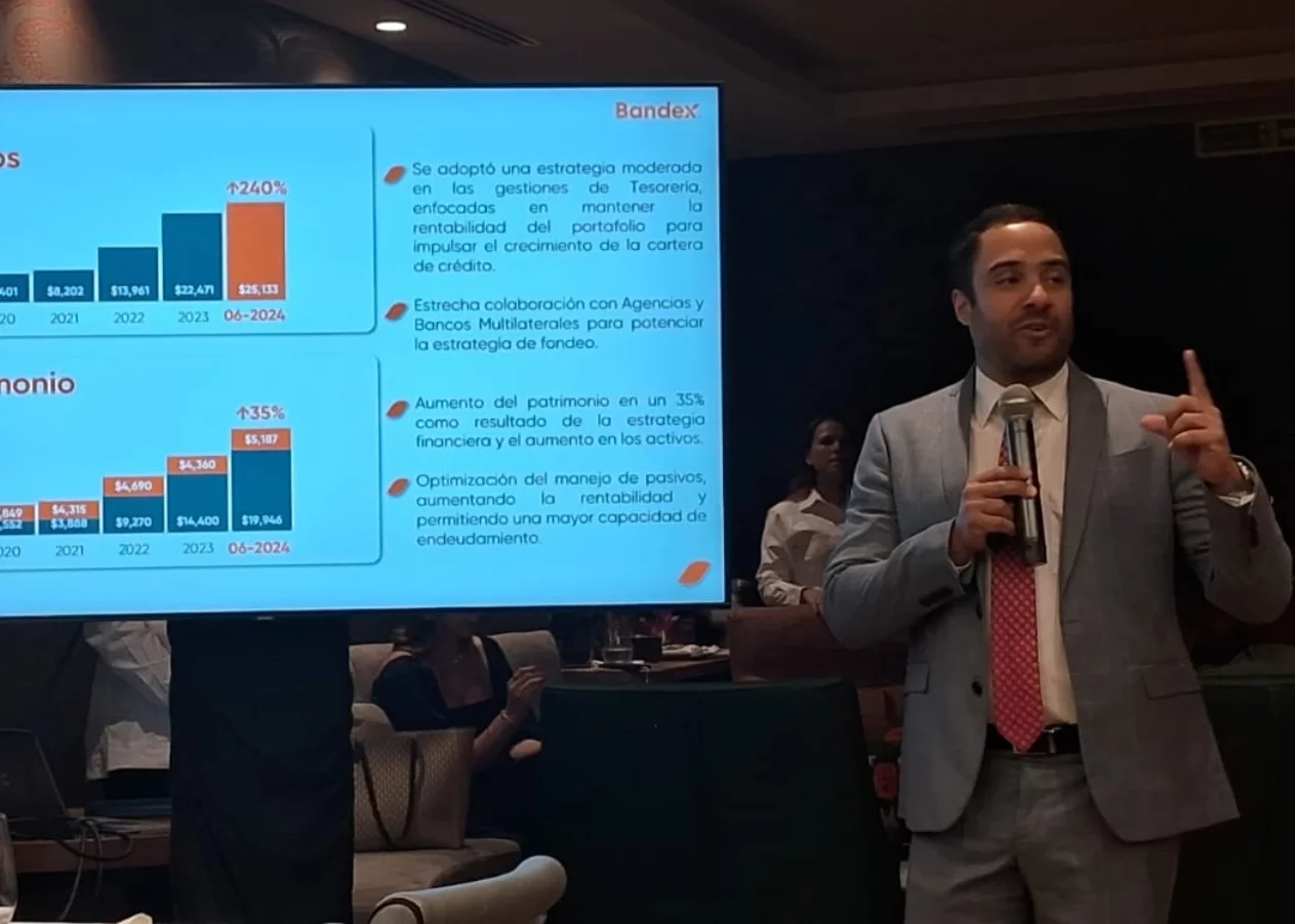 Juan Mustafá Michel,  gerente  general de BANDEX durante encuentro con periodistas.