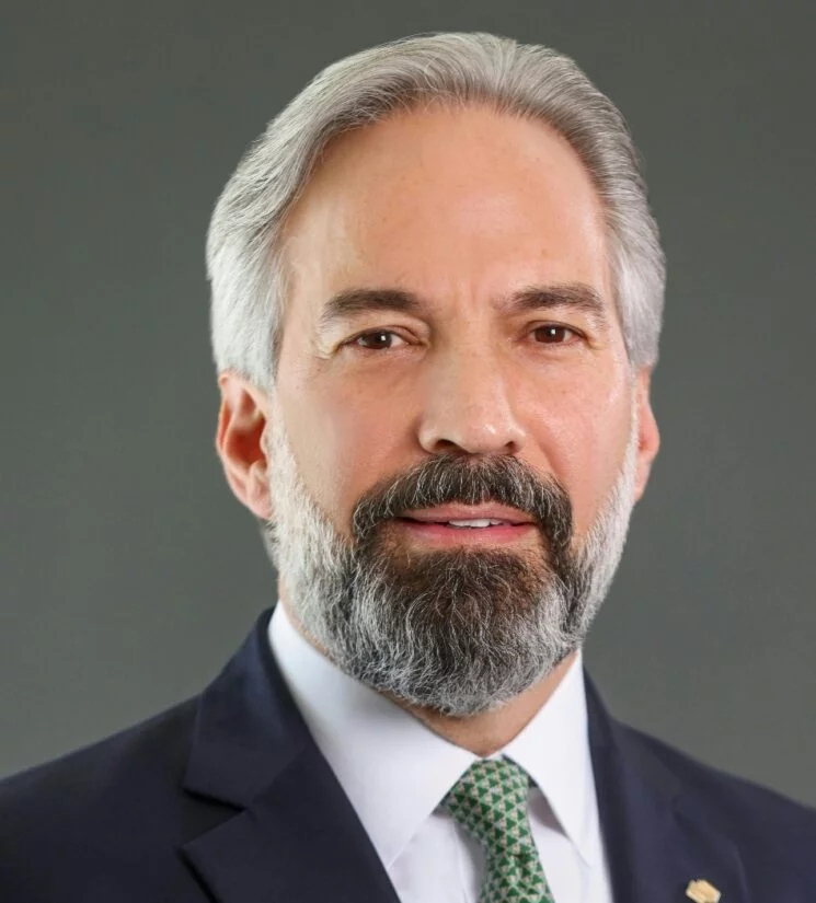 Dennis Simó Álvarez, presidente Banco Caribe