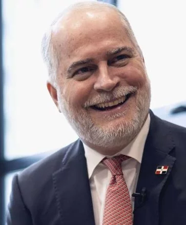 Alejandro Fernández W, superintendente.