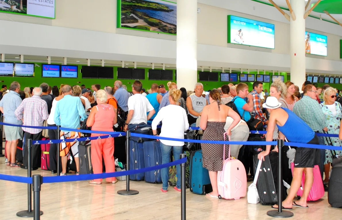 Por el aeropuerto de Punta Cana se movilizaron 806,790  visitantes el mes pasado.