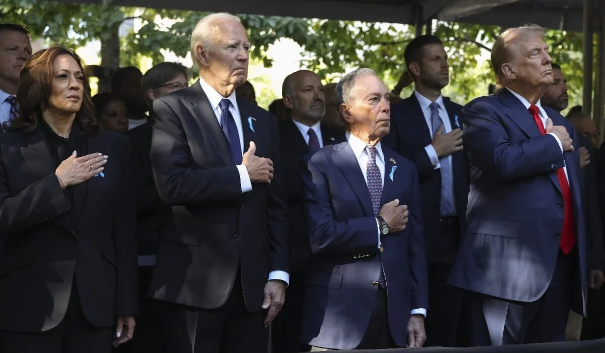 Joe Biden, Kamala Harris y Donald Trump en el acto oficial ayer, en Nueva York.
