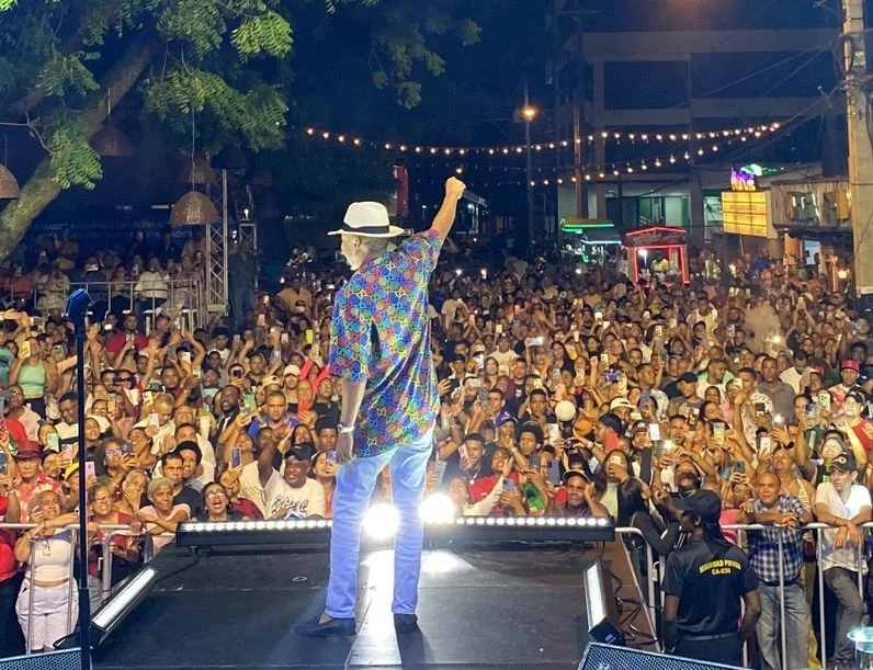 El artista Wason Brazobán en uno de los conciertos.