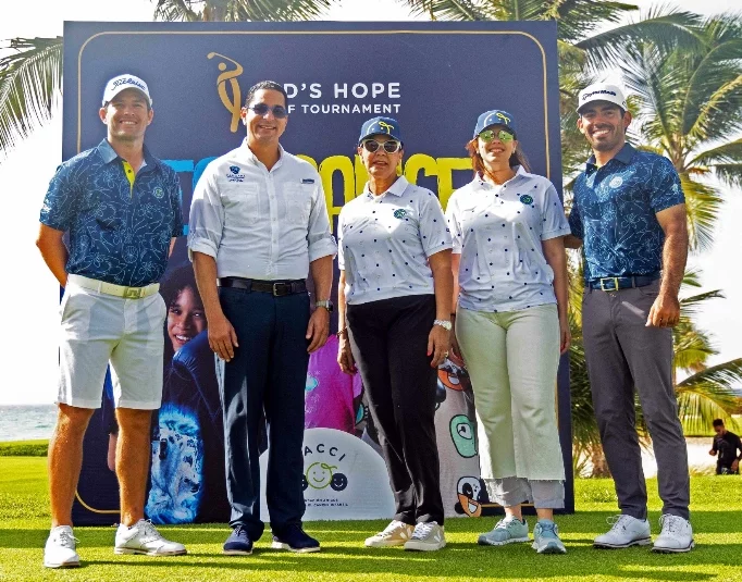 Willy Pumarol, Jorge Subero, Alexandra Matos de Purcelle, Vivian Purcell y Juan José Guerra.