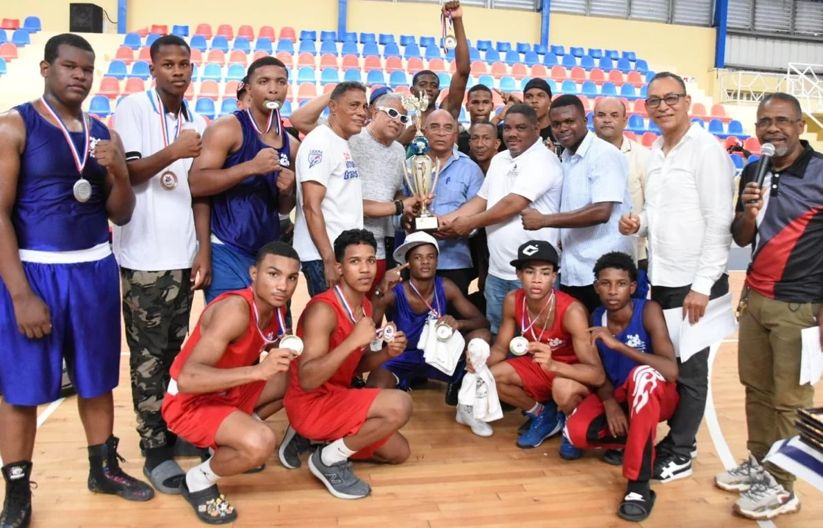 Integrantes   selección  provincia Santo Domingo campeones del torneo.   fuente externa