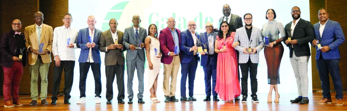 Los más brillantes profesionales de la crónica deportiva y atletas que  fueron galardonados ayer durante  la ceremonia Excelencia Acedeísta, Atletas y Cronista del Año .   manolito jiménez