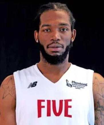 Marlon Johnson, centro delantero estadounidense.