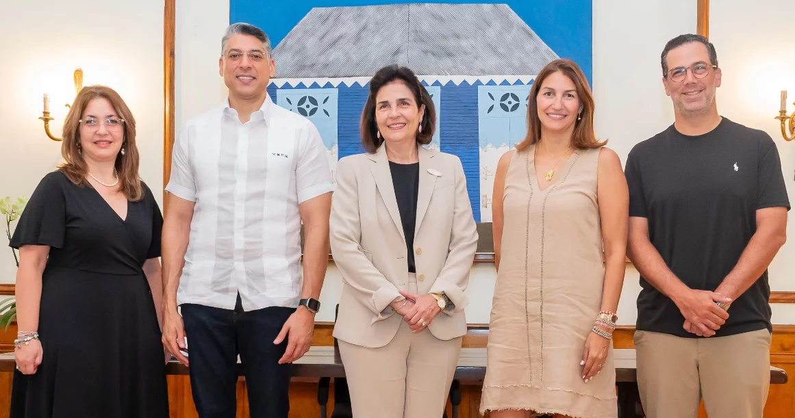 María Luisa Asilis, Víctor Pacheco, Dra. María Amalia León, María Elena Aguayo y Manuel Luna.