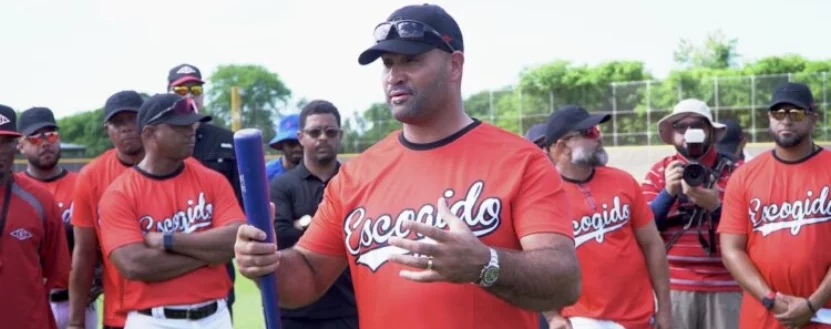 Albert Pujols  durante su primer discurso como dirigente.