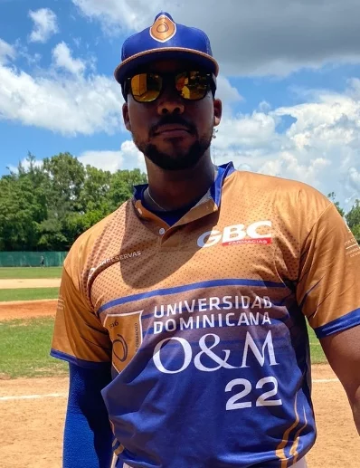 Enmanuel de la Cruz, pícher ganador por la O&M.