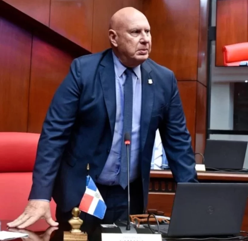 El senador Pedro Catrain,  presidente de comisión bicameral.