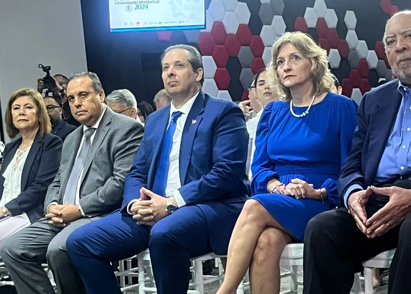 Ministro  Salud, Víctor Atallah, Eddy Pérez   y otros  médicos.