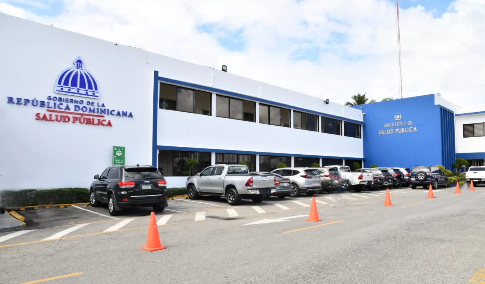 Hay farmacias de  alto costo en el Hospital Infantil Robert Reid Cabral y el Incart, en la Capital, y  en el Taiwán, en Azua.  Archivo