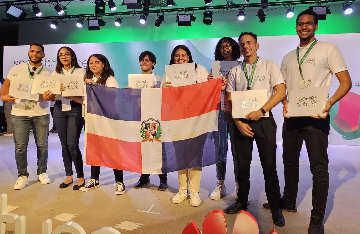 La representación dominicana en el programa Semilla del Futuro de Huawei.