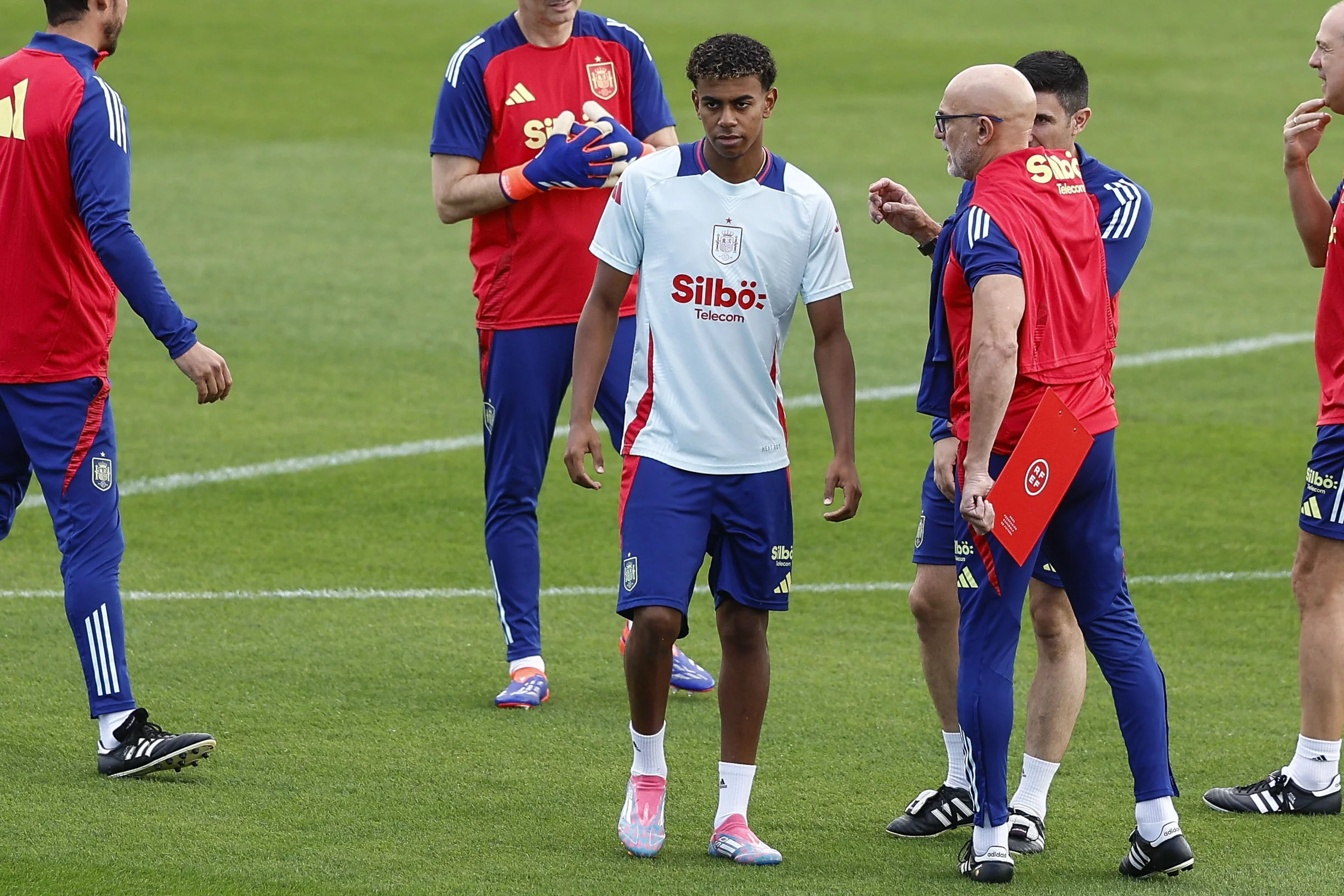 La selección española se ejercita por última vez en la Ciudad del Fútbol de Las Rozas antes de trasladarse a Belgrado