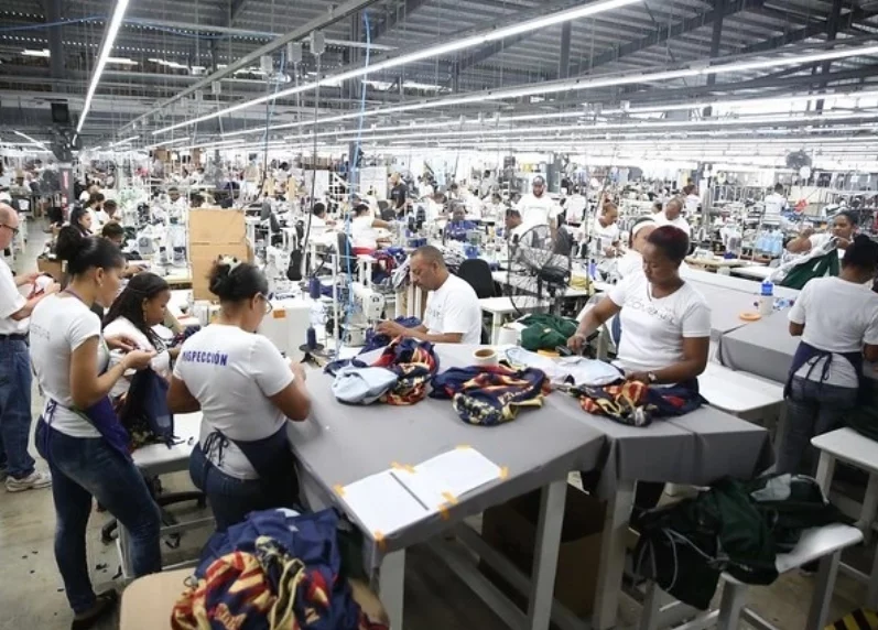 Población juvenil presenta desafíos en mercado laboral.