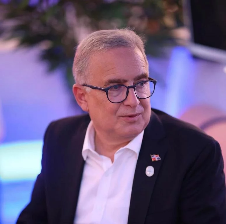 Embajador Elvis Alam Lora