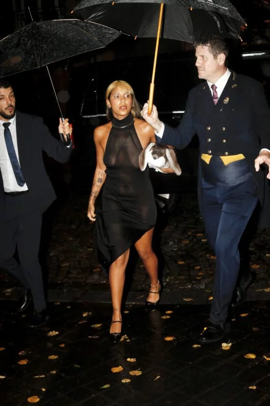 Tokischa vestida de TOM FORD al cumpleaños de Rosalia Foto por @Christopheclovis @ppress_photography