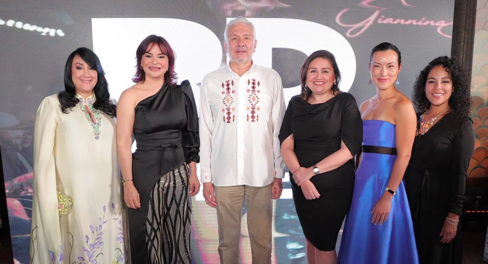 Gianina Azar, Melkis Díaz,  Darío Villamizar, Patricia Aguilera, Chelsia Hetrick y Michelle  Angulo en la rueda de prensa.