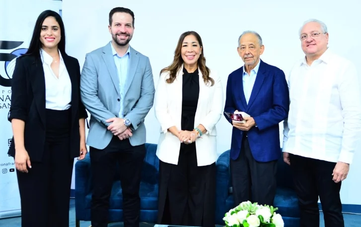 Laura Peralta, Enmanuel Peña, Grisbel Medina, Huchi Lora y Miky Lama.