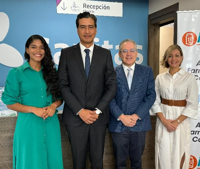 Kimberly Lorenzo, Arturo Rico, Ernesto Martínez y Catherine Domínguez.