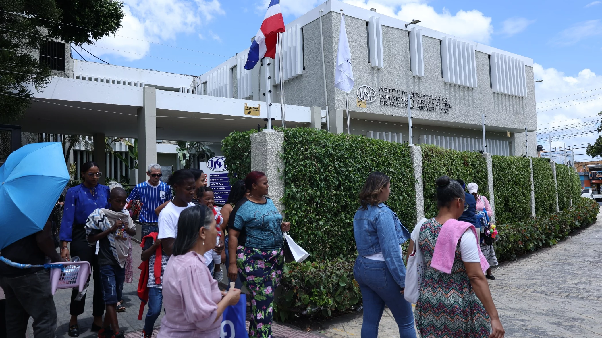 En el centro ubicado en la Ciudad Sanitaria Luis Eduardo Aybar llegan diariamente unos mil pacientes de todo el país.  Elieser Tapia