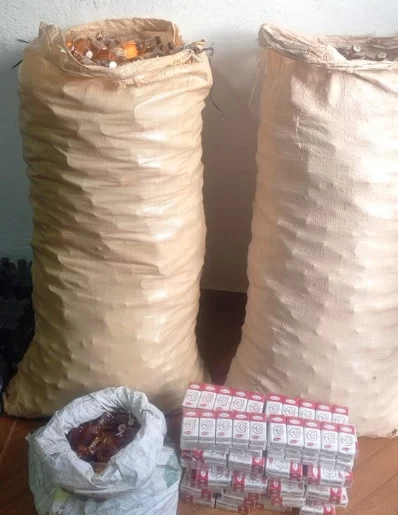 La oficial del Ejército transportaba bebidas y cigarros.