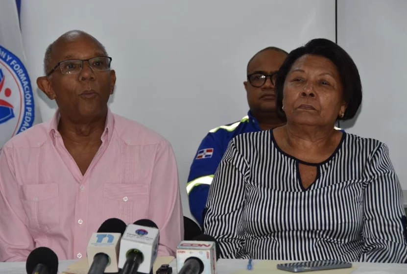 Fernando Peña y Marianela Pinales al encabezar rueda prensa.