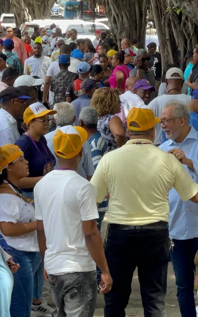Miembros del PLD en su Casa Nacional ayer.