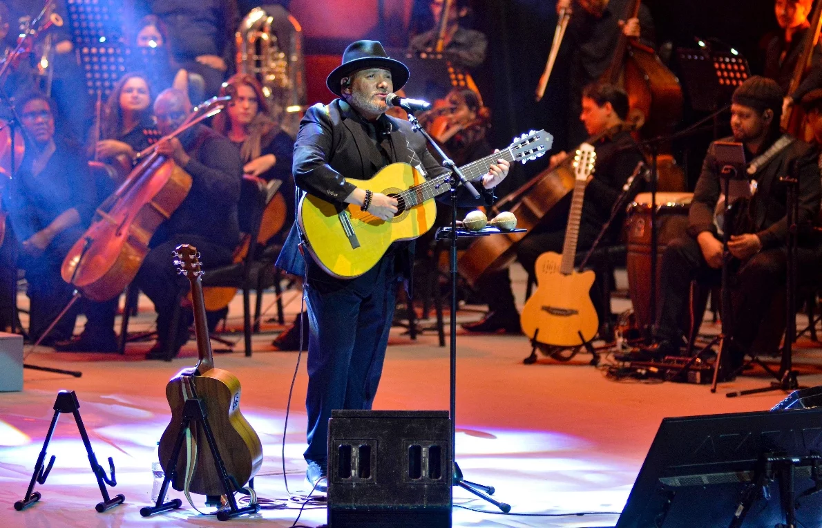 Pavel Núñez estuvo acompañado por 60 músicos y varios colegas suyos de invitados.