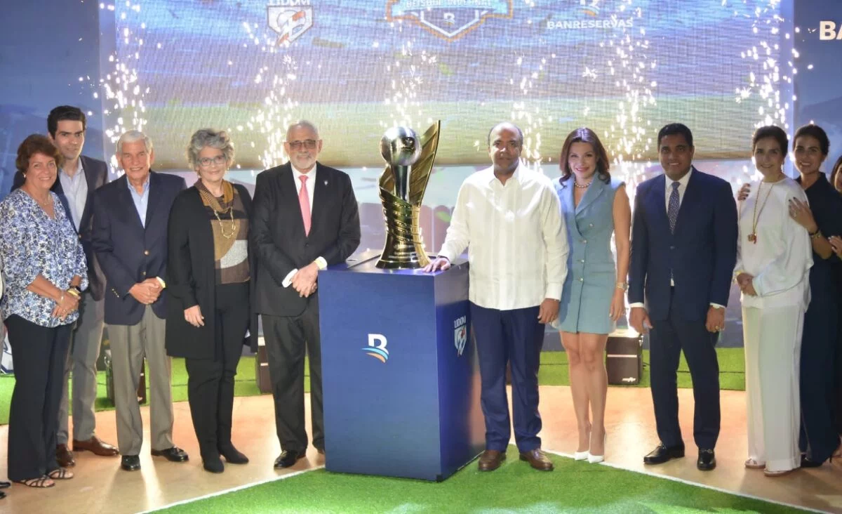 Samuel Pereyra, Vitelio Mejía, Kelvin Cruz y familiares de José León Asensio.  Alberto calvo