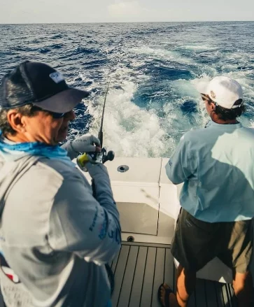 Equipo de Guatemala en intento de pescar marlin.