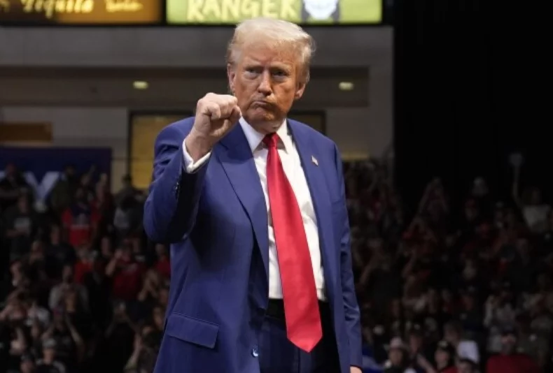 Millonarios acompañan y donan dinero a Donald Trump.