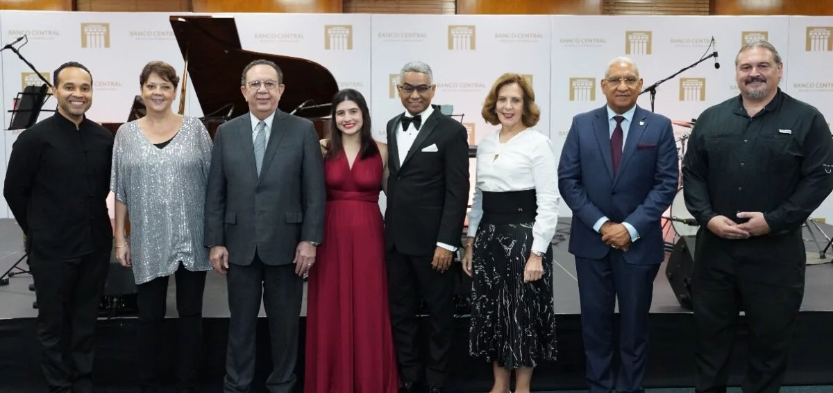 José Luis Ureña, Milena Zivkovic, Héctor Valdez Albizu, Rebeca Masallés, Elioenai Medina, Clarissa de la Rocha de Torres, Ervin Novas Bello y Velibor Veljkovic.