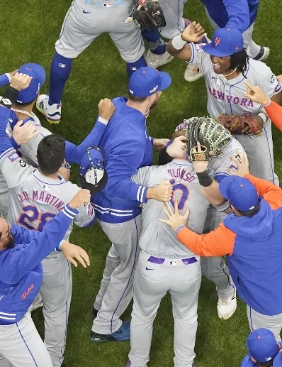 Los triunfos de los Mets en playoffs  han sido como visitantes.