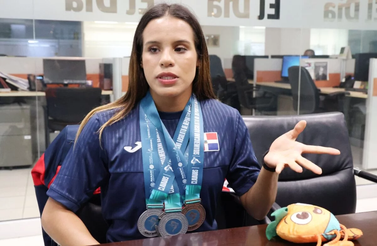 Victoria Garza durante su visita a la redacción del periódico El DÍA.  José Francisco