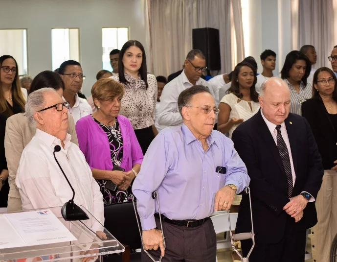 Celso Marranzini junto a  directivos.