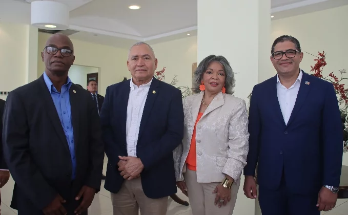 Giselio Taveras, Nancy Arias, Ariel Contreras y Javier Blanco.