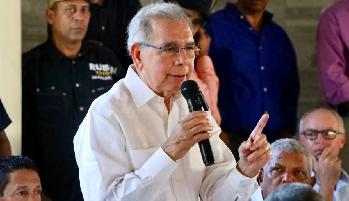 Medina pidió al Senado considerar los méritos personales y profesionales de aspirantes a integrar la JCE.