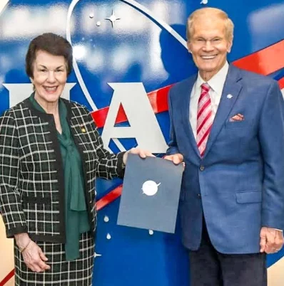Sonia Guzmán y Bill Nelson durante la alianza.