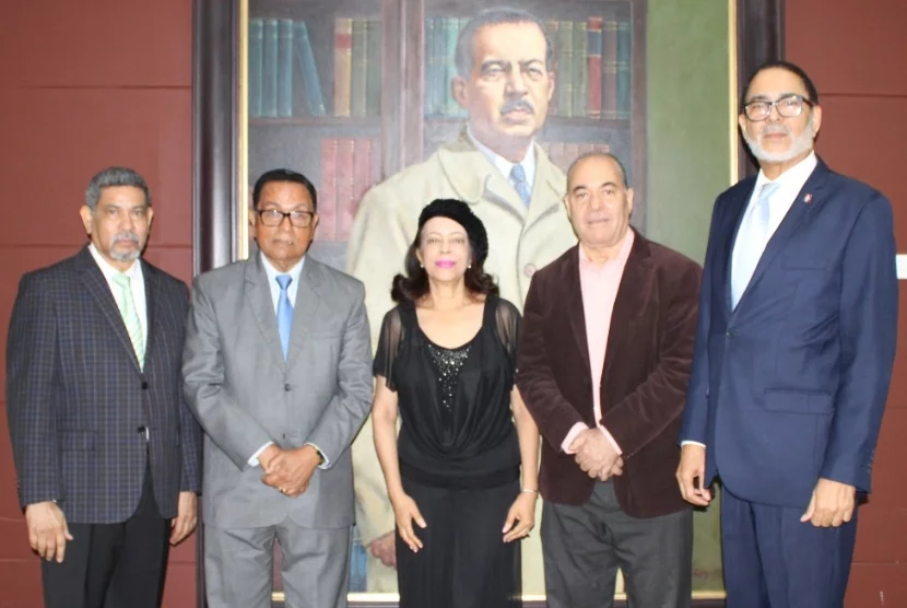 Los escritores Rafael García Romero, Rafael Peralta Romero, Emilia Pereyra, Avelino Stanley y Luis R. Santos.