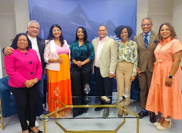 Panelistas, ejecutivos de  Banfondesa y del gremio de la comunicación.