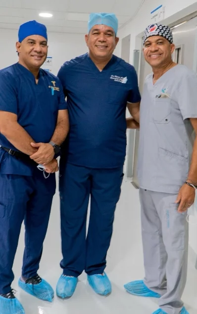 Orlando Vargas junto a otros médicos del operativo.