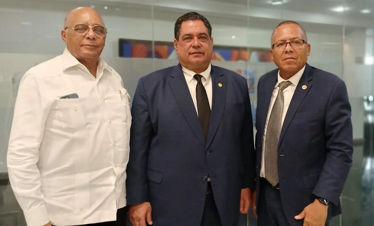 Antonio Rodríguez, Jhon Richard Paniagua y Marcelino de la Cruz de visita en EL DÍA.