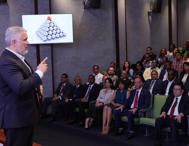 El expresidente colombiano alertó sobre el populismo.