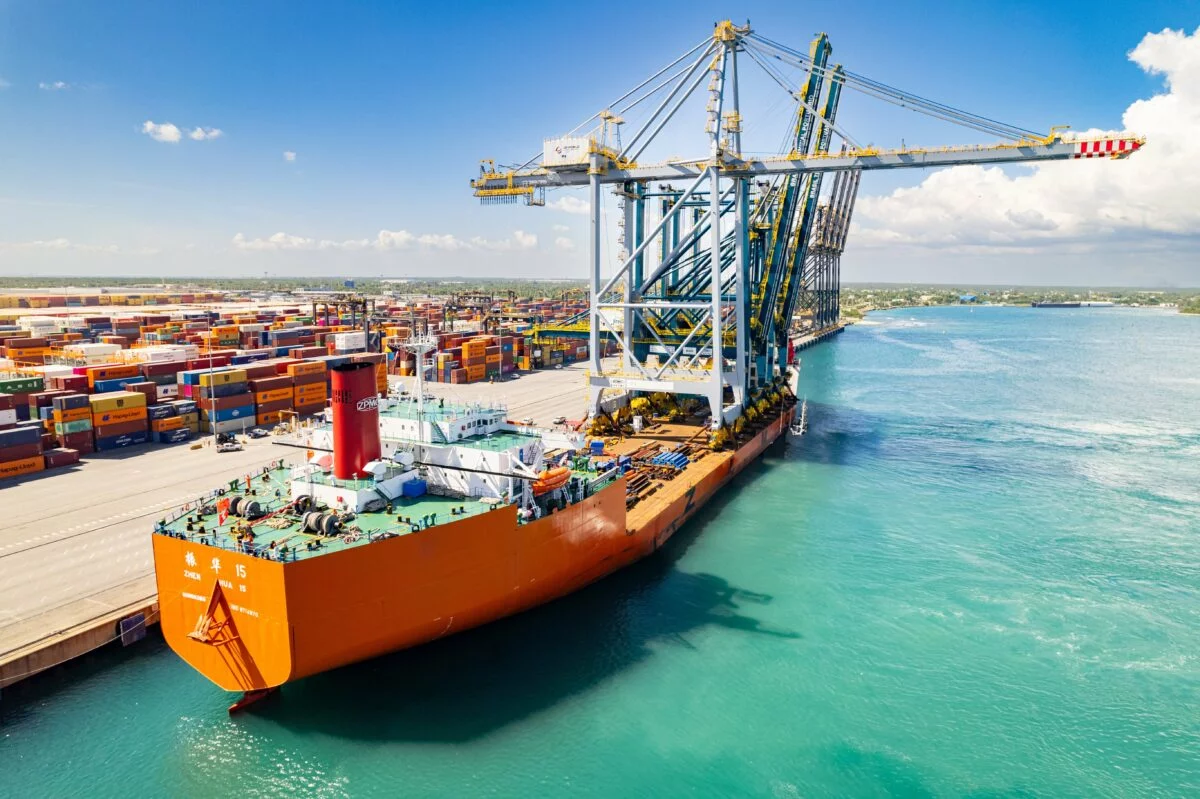 Foto1 – Súper Post Panamax DP World Dominicana (1)