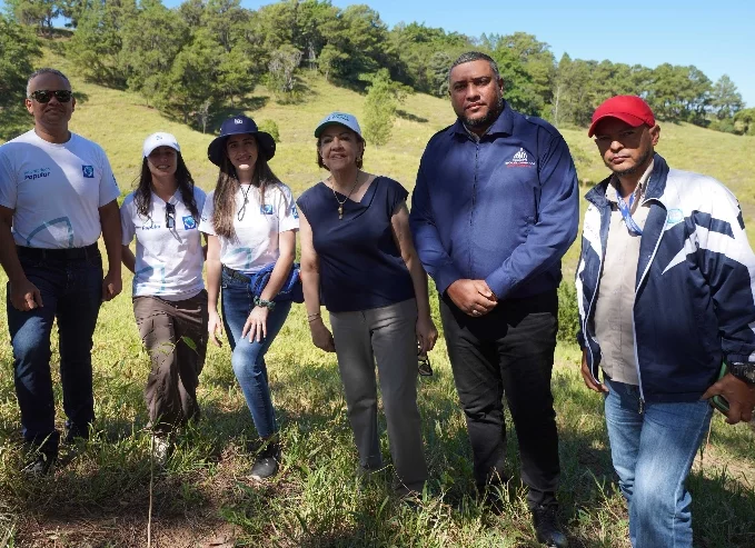 Representantes del Plan Sierra, del Banco Popular y del Ministerio de Medio Ambiente.