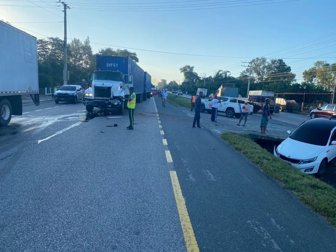 Sistema 911 coordina asistencia en accidente de tránsito múltiple en Mon… (2)