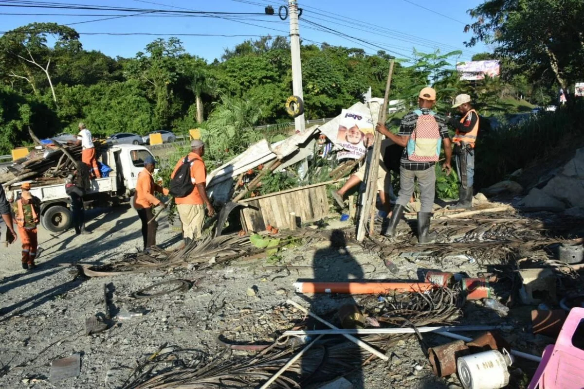 Obras Públicas desmantela casetas